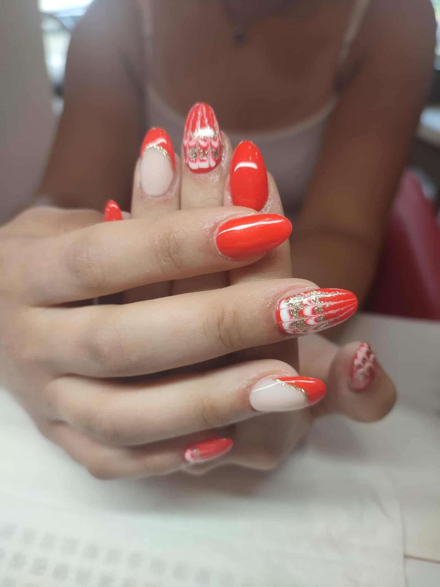 Manicure czerwony